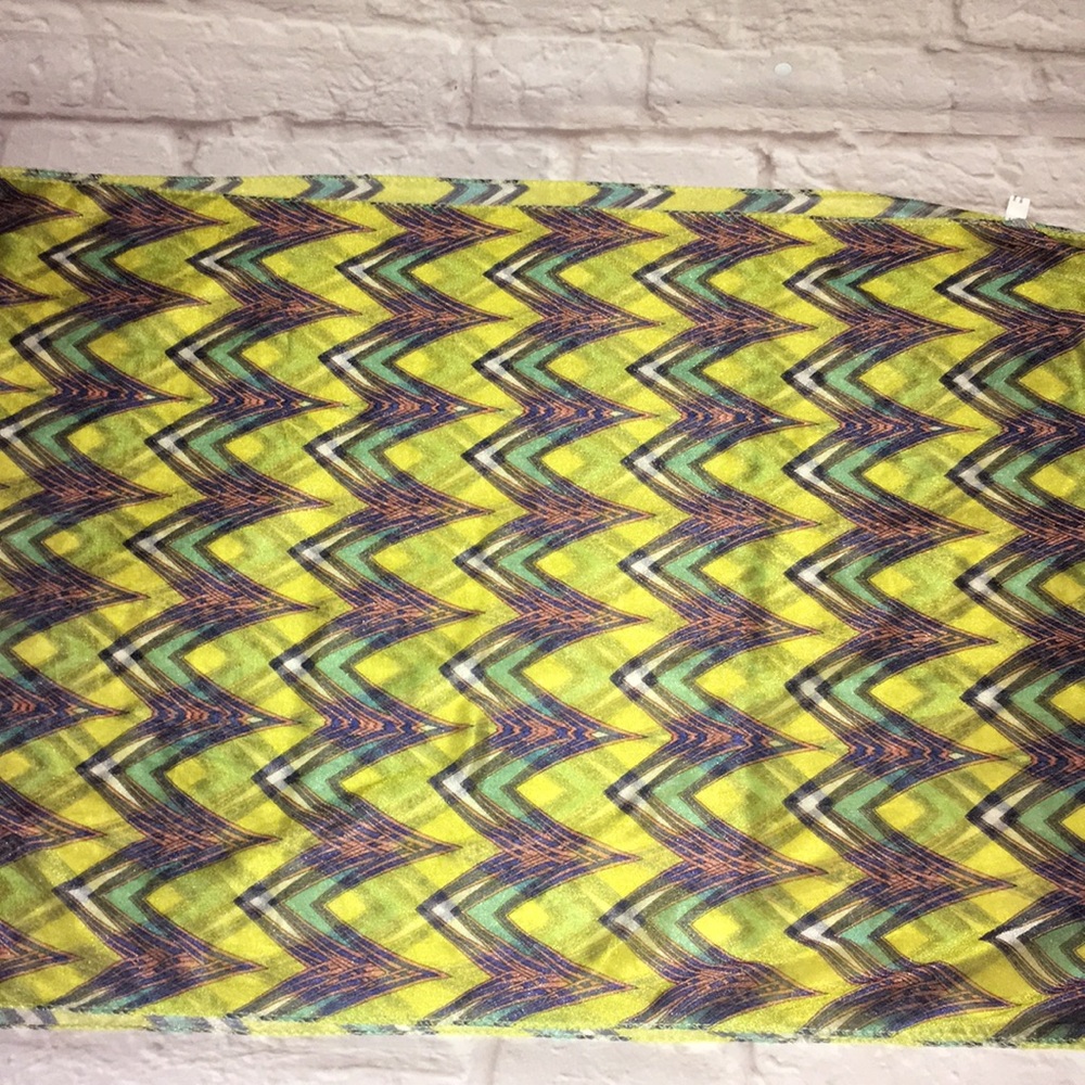 Lavello Infinity Scarf - Picture 2 of 3